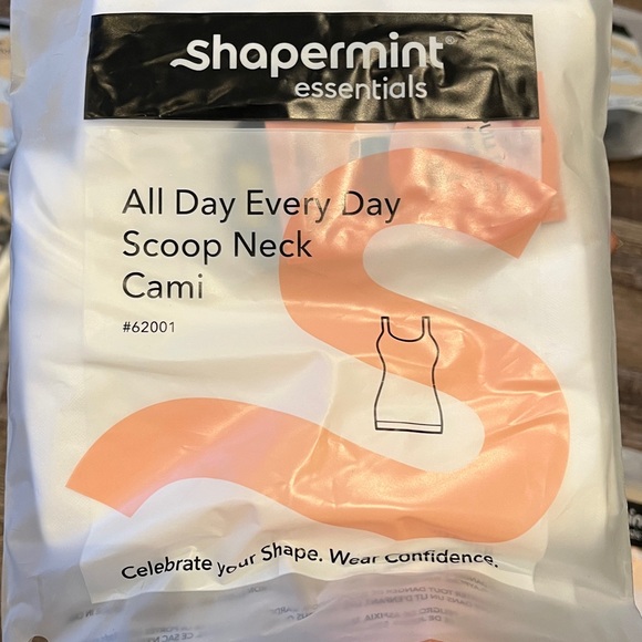 🌙 B110 - Shapermint Essentials All Day Every Day Scoop Neck Cami - Picture 6 of 6